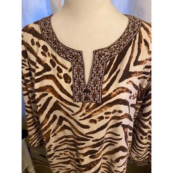 Ladies Alfred Dunner Animal Print Zebra Embellished Sequins 3/4 Sleeve Top - Picture 3 of 7